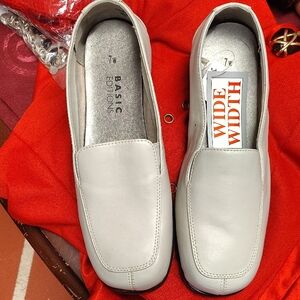 Basic Editions Cream Wide Loafers